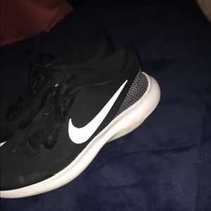 NWOT BLACK NIKE SNEAKERS